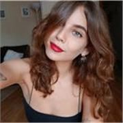 Me defino como una persona responsable, sensible, creativa y empática. Voy a dar clases a estudiantes de bachillerato, ESO