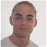 Estudiante de ingeniería, imparte clases de matemática, física y dibujo técnico, hasta primero de batxiller