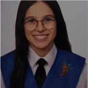 Soy Mari Carmen, tengo 16 años y acabo de terminar la Educación Secundaria Obligatoria, mi nota en lengua castellana y literatura es un 10. Creo que se me da muy bien la lengua, en especial, la sintaxis