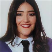 Maestra imparte clases de español