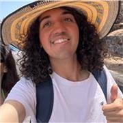 Estudiante de Biomedicina imparte clases de biología y química