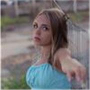 Studentessa universitaria di economia e relazioni internazionali impartisce ripetizioni