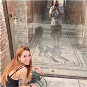 Docente di latino, italiano, storia e inglese per le superiori + materie umanistiche/inglese per le medie + italiano per stranieri
