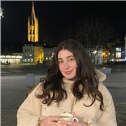 Prof d’arabe d’origine syrienne 
Je suis prête à vous aider!