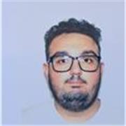 Studente in lingue fornisce lezioni di italiano a ragazzi e bambini