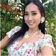 I am an English teacher with experience in customer service and international communication. I offer English lessons for children