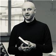 Hai bisogno di una mano per diritto, storia e geografia? La persona che può darti una mano, probabilmente, sono io!
