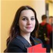 Dottoressa con laurea magistrale offre lezioni online di letteratura italiana