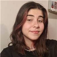 Estudiante de bachillerato científico imparte clases a niños de primaria