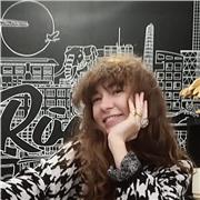 Artiste plasticienne et créatrice je souhaite te partager mes connaissances et mon savoir faire.