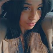 Studentessa iscritta al corso di laurea in lettere moderne impartisce lezioni di italiano e letteratura italiana