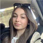 Kaixo! Eliane naiz, batxilergoa amaitu berri dut eta orain haur hezkuntza ikasten hasi behar naiz. Materia guztiak emateko prest!