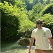 Insegnante di Inglese, conseguito diverse certificazioni (C1 Advanced) e fatto diverse esperienze all’estero
