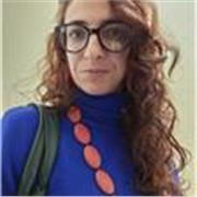 Sou professora de artes visuais com experiencia em arte e moda