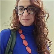 Sou professora de artes visuais com experiencia em arte e moda
