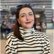 Eine Englischlehrerin, die Unterricht für alle Niveaustufen anbietet.Auch im Ausland erfahren