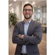 Profesor de historia autodidacta dispuesto a ayudar a quien necesite. El conocimiento es poder