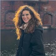 ¡Claro! Aquí tienes la biografía en un solo párrafo:
---
Profesora de Biología y Geología, graduada en Ciencias ambientales.