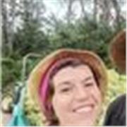 Me defino como una persona a la cuál le gusta y hacer sentir que el conocimiento es mucho más que eso que nos enseñan en una silla