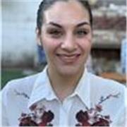 Profesora de educación física imparte entrenamiento personalizado acorde tus necesidades y objetivos personales