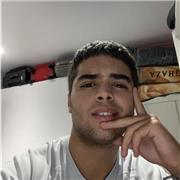 Joven estudiante imparte clases de matemáticas