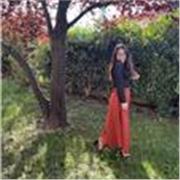 Studentessa di scienze della formazione che da ripetizioni a studenti del liceo delle scienze umane in particolare scienze umane