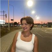 Joven abierta a instruir niños y ayudarles a mejorar su nivel de inglés.