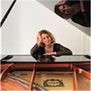 Clases particulares de piano para grado elemental y profesional. Graduada en el grado profesional de piano, actualmente me encuentro acabando el último curso del grado superior en Sevilla. Mucha experiencia dando clases particulares, ya sea a nivel de con