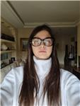 Ragazza universitaria di lingue impartisce ripetizioni di inglese