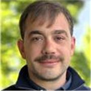 Profesor de matemáticas imparte clases desde primaría hasta bachillerato