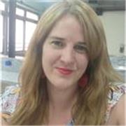 Profesora imparte clases dinamicas a estudiantes de secundaria