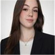 Soy una estudiante que aplica sus conocimientos actualmente avanzados a la enseñanza a niños más pequeños.