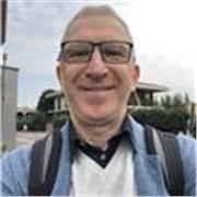 Offro lezioni di fotografia ed educazione all’immagine dalle medie agli adulti. Dalla fotografia base alle tecniche più avanzate. 