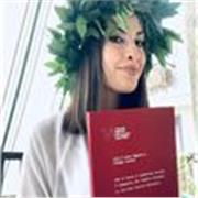 Docente di Lettere, laureata in Filologia moderna con esperienza decennale offre lezioni per ragazzi di scuole medie, superiori