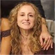 Profesora titulada en Economía y Empresa, en la especialidad de Financiación y con experiencia en asesoría de pymes.