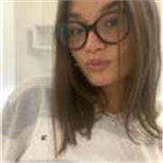Sono una studentessa di medicina veterinaria, diplomata presso un liceo scientifico