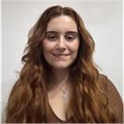 Profesora graduada en biología, imparto clases de biología, geología y química