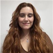 Profesora graduada en biología, imparto clases de biología, geología y química