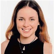 Profesora de macroeconomía y microeconomía nivel de educación secundaria, bachillerato, y universidad.
