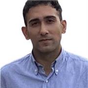 Laureato in Giurisprudenza impartisce lezioni di diritto per studenti delle superiori