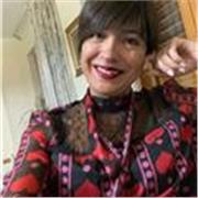 Laureata magistrale in chimica impiegata come analista di laboratorio impartisce lezioni di chimica a studenti di ogni ordine e grado