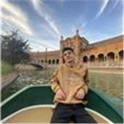 Profesor de español nativo para extranjeros ofrece clases particulares a personas adultas en Granada