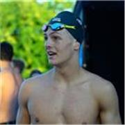 Nadador profesional ofrece clases de natación personalizadas para niños, adultos y triatletas. 