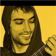 Insegnante di chitarra offre lezioni online e di presenza