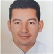 DaF-Lehrer, der Erwachsene Deutsch als Fremdsprache unterrichtet 