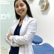 Dentista con mucha experiencia en dictar clases didácticas.