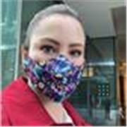 Profesor de inglés imparte clases a niños de todas las edades