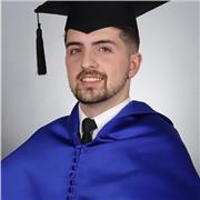 Soy un graduado en Física y Máster en Física de Partículas y Astrofísica apto para dar clase a nivel de ESO y Bachillerato