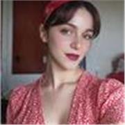 Professeur en langue française, espagnole, anglaise et portugais pour tous niveaux. Cours adaptés à chaque profil. 