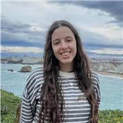 Soy una estudiante de primero de medicina. Puedo dar clases de cualquier materia de primaria y ESO